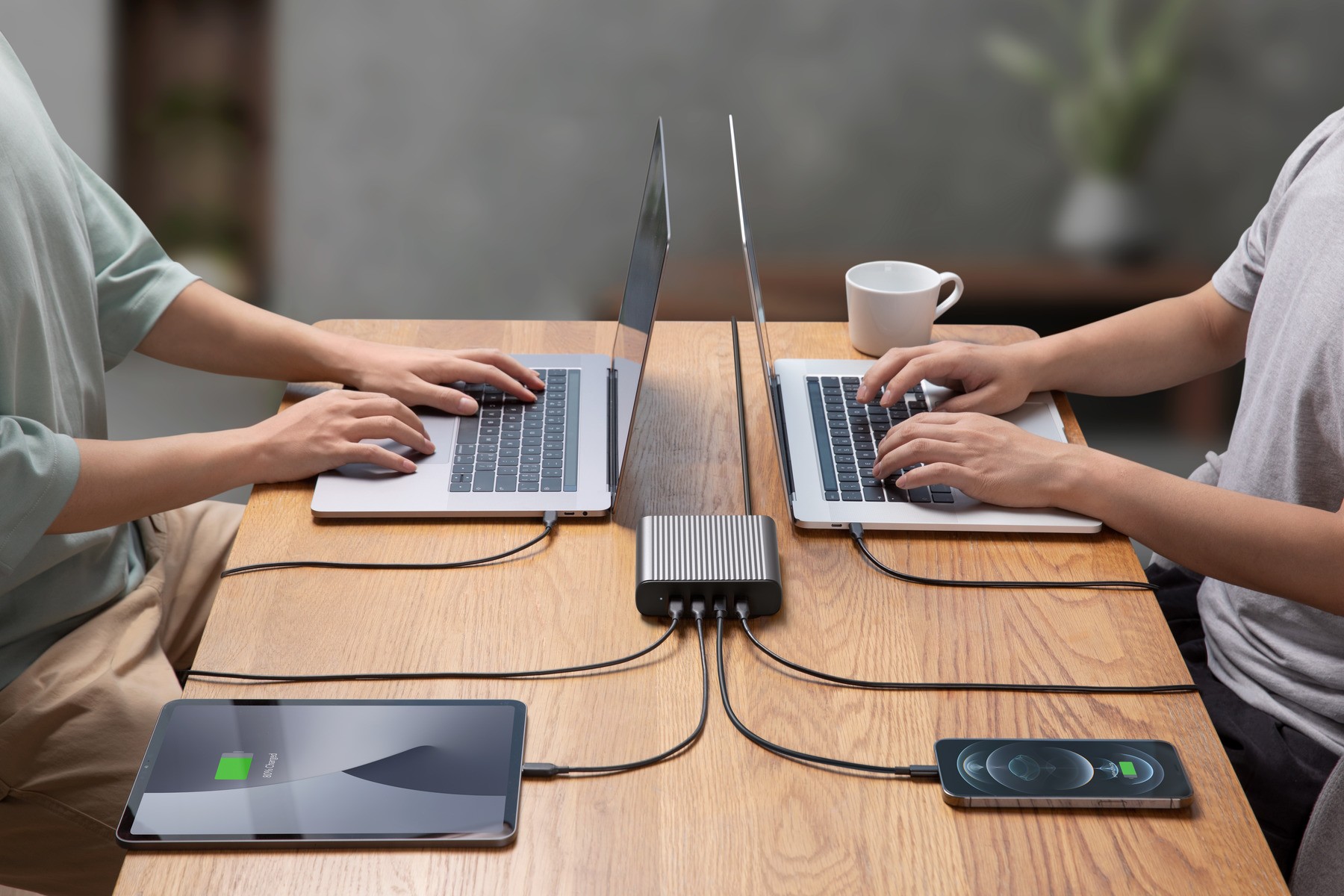 Hyper HyperJuice 245W GaN Desktop-Ladegerät für Apple Produkte, weiß